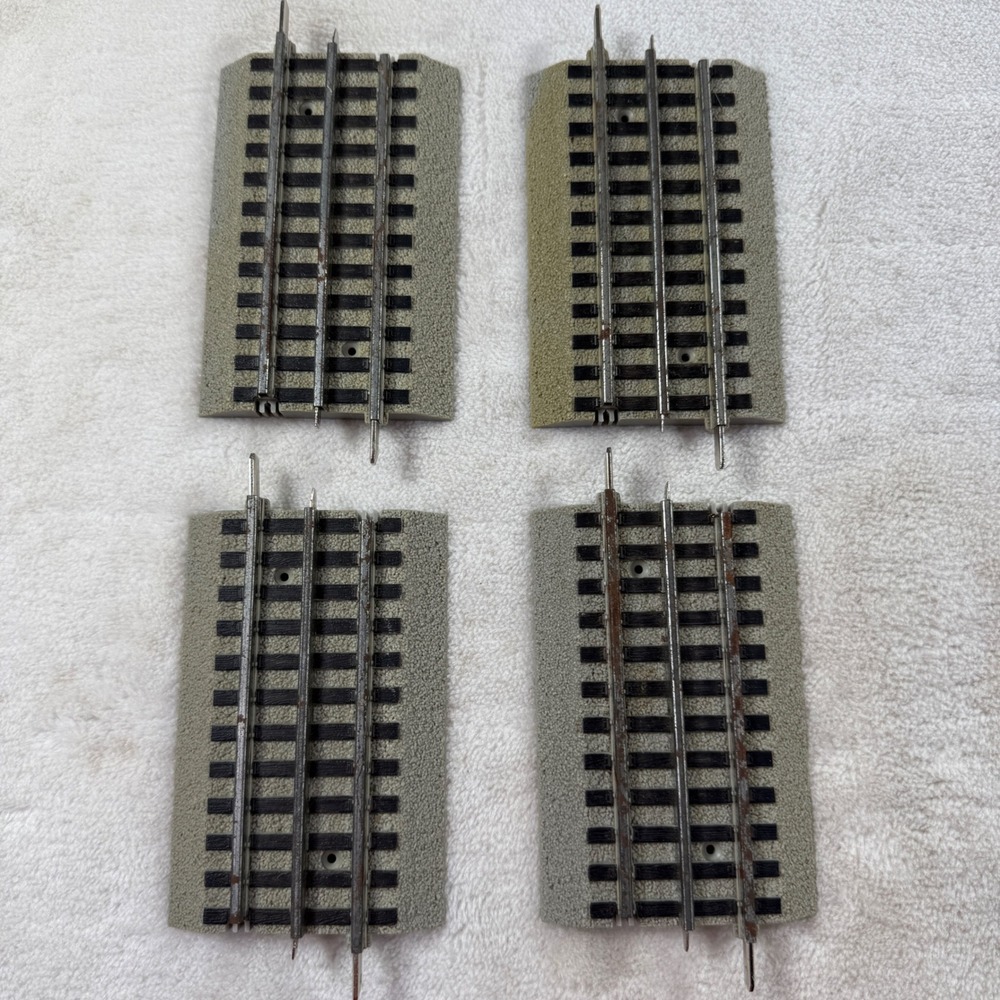 Lionel FasTrack O Gauge 5 Inch Straight Track Lot of 4 6-12024 Train Accessory